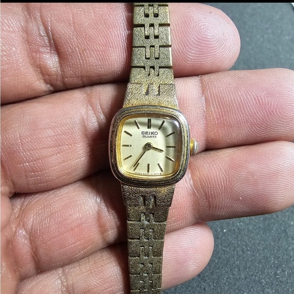 Vintage Seiko Quartz Ladies Cocktail Watch Not Working For Parts/Repair 54205079 - Picture 1 of 9